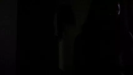 کلوز اپ برونیٹ بڑے چھاتی دکھاتی دیسی سیکس ہے اور بلو جاب دیتی ہے۔