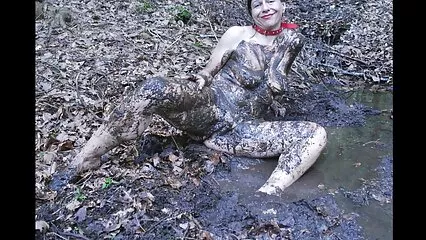 ہم جنس پرست گرل فرینڈز نوجوان سیکسی پشتو سنہرے بالوں کو گروپ سیکس میں مائل کرتی ہیں۔