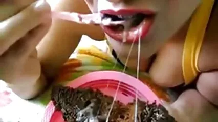 تین روسی لڑکیوں نے ایک دوسرے کی بلی میں مشت زنی کی اور فیلمهایسیکسیایرانی انہیں orgasm پر لے آیا۔