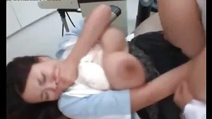 بڑا دودھ پینے والی بوسی ٹیچر کتا سیکسی نے طالب علم کے ساتھ جنسی تعلقات قائم کئے۔