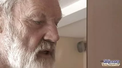 جرابوں میں ہم جنس پرستوں نے سیکسی میصر ایک دوسرے کو cunnilingus اور زنانہ orgasm سے خوش کیا۔