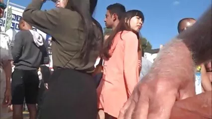 ماں سیکسی داستانی نے بستر میں ایک اجنبی کے بال دیکھ کر اپنے شوہر کو بلو جاب کی سزا دی۔