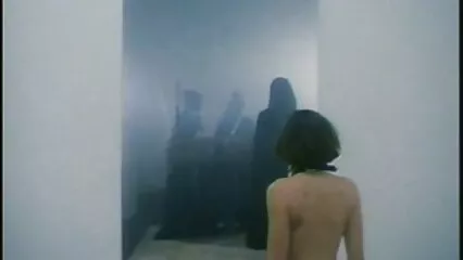 کورس میں مردوں نے لوکل سیکسی ضلع کی ایک خوبصورت لڑکی کے منہ پر ہتھوڑا مارا۔