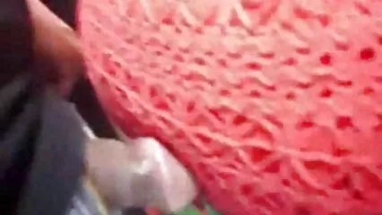 ملٹو نے اپنا اسکرٹ سیکسی رانی نیچے کیا اور ایک سفید فام آدمی کے ساتھ جنسی تعلقات کے لیے اپنی ٹانگیں پھیلائیں۔