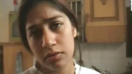 بستر پر ٹیٹو والے سملینگک کاجل سیکس ایک دوسرے کے رسیلے سوراخوں کو چاٹتے ہیں۔