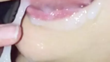 گیلی بلی کے ساتھ ایک پتلی سنہرے بالوں والی اس کے سوتیلے بھائی کے عضو تناسل پر چڑھ سیکسی ویڈیوز گئی۔