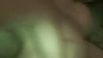 نوجوان عاشق ساشا روز کی گدی کو چاٹتا ہے اور سیکسی لڑکی اس کی گدی کو زور سے مارتا ہے۔