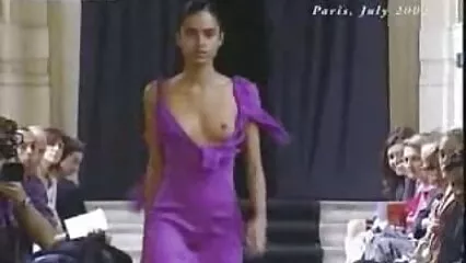 میں نے ٹوائلٹ میں ایک آدمی سیکسی گرل کی جاسوسی کی اور اسے کام پر چدایا۔