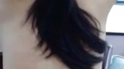 اس کے گھٹنوں پر افلام سیکسی ایک لچکدار گدا کے ساتھ روسی خوبصورتی ایک لڑکے کو ایک گھریلو blowjob دیتا ہے.