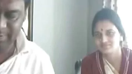 روسی جوڑے نے ڈیٹ کے بعد مکمل طور پر گھریلو فحش ٹرپل سیکس ویڈیو شوٹ کیا۔
