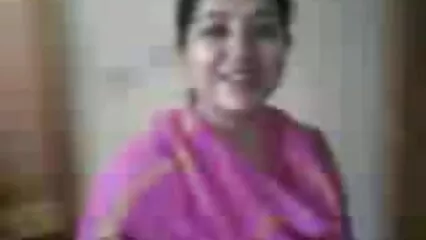 اپنے شوہر کی غیر موجودگی میں، نوجوان ایلکس فل سیکسی موویز گرے ایک ٹیٹو کے ساتھ ایک بالغ سیاہ فام آدمی کے ساتھ بستر پر کلہاڑی کرتا ہے۔