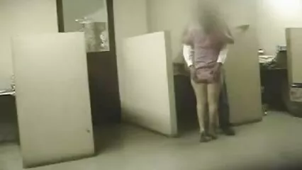 ایک نوجوان نے اپنے پڑوسی کو رول سیکسی جانور پلے گیم کھیلنے کی دعوت دی۔
