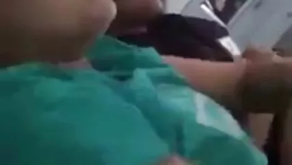 ایک آدمی نے ایک خوبصورت slut کے لئے ایک بڑا ڈک مقعد fucked. سیکسی ویڈیو