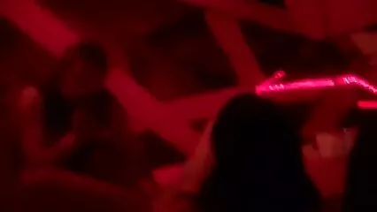 لڑکے نے اپنی محبوبہ کو orgasm کے لیے چدایا اور اس کے pubis اور clitoris کو موٹی سیکس پرنٹ منی کے ساتھ ختم کیا۔