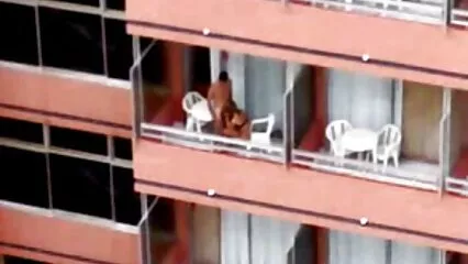 ایک منحوس لڑکی نے اپنے محبوب کو باندھا اور اس کے عضو تناسل پر چڑھ سیکسی لڑکی کی گیا۔