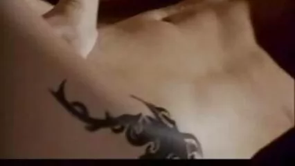 Brunette Apolonia Lapiedra نے ایک سیکسی جانور ایسے لڑکے کے ساتھ جنسی تعلق کیا جسے وہ جانتی ہے۔