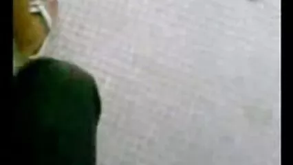 ایک بڑی گدی کے سیکسی کردی ساتھ سوتیلی ماں اپنی بلی کو اپنے سوتیلے بیٹے سے چپکا دیتی ہے۔