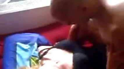 سیکرٹری خوبصورت لیس جرابیں اور جاںگھیا نیو سیکسی میں باس کے ساتھ دفتر میں گڑبڑ ہو جاتا ہے.