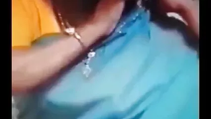 ٹیٹو سنہرے بالوں والی باتھ روم میں سیکسی ویدیو بلی میں ڈک ہو جاتا ہے.