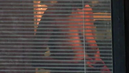 Busty سیکسی پشتو سنہرے بالوں والی اور پیاری brunette ایک آدمی کے مرگا کی سواری.