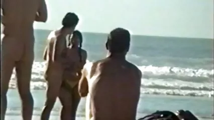 Busty brunette MILF نے پیسوں کے لیے کیفے کے ٹوائلٹ میں ایک گیگولو کے ساتھ سیکس کیا۔ فل سیکسی