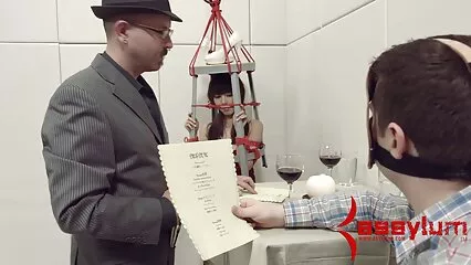 خوبصورت سیکسی عربی MILF اور نوجوان گرل فرینڈ کے درمیان ہم جنس پرست جنسی تعلقات۔