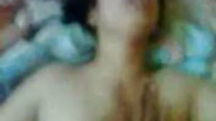 جرابیں سیکسی فلم سیکسی فلم میں ماں نے کپڑے اتارے اور اپنی بلی کو اندام نہانی کے ساتھ چودنے کے لیے سیٹ کیا۔