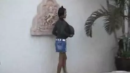 ہوٹل کے بعد ایک گائے کے ساتھ سیکس وڈیو اٹھی اور اس کے ساتھ ہمبستری کی۔