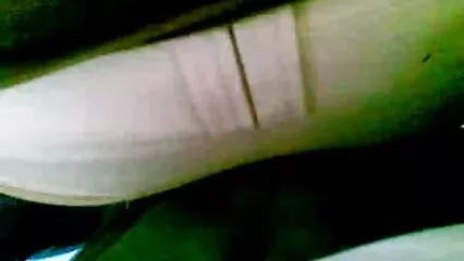 فش نیٹ باڈی سوٹ میں ملبوس ایک عورت تفریح ​​کے لیے اپنے پریمی کی گدی کو مار سیکسی مووی کی طرح کی موویز رہی ہے۔