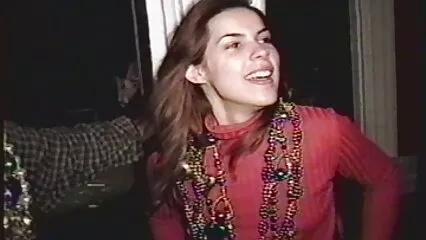 ایک نوجوان پڑوسی ایک لڑکے کو گھر لے آیا اور اس نے اس کا پورا وقفہ ختم کر دیا۔ سیکس ہندی