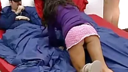 بڑے چھاتی کے فیلم سیکسی خاریجی ساتھ ٹیٹو والی سلٹ کو دفتر میں ہی orgasm ملتا ہے۔